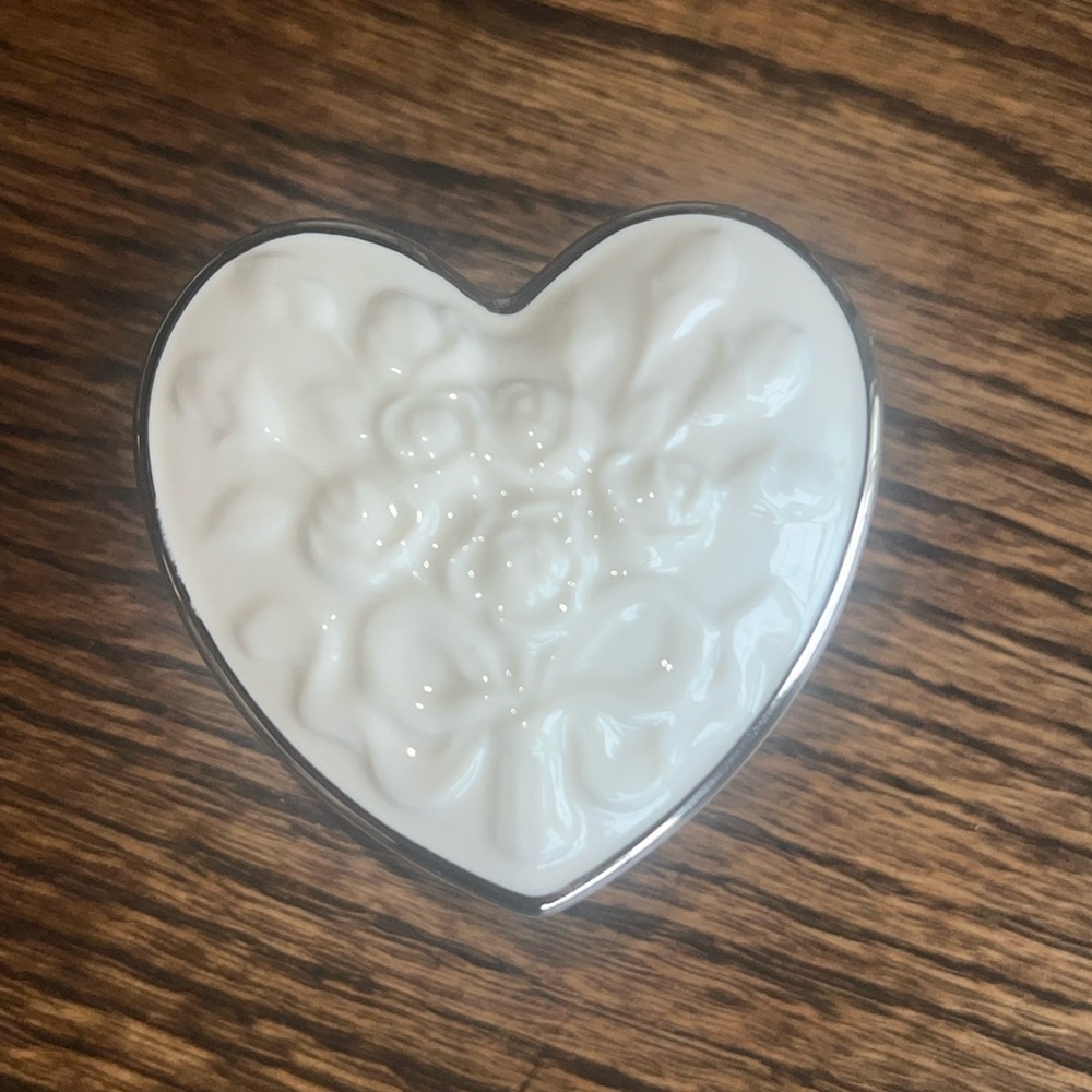 Lenox Wedding Promises heart shaped porcelain box with lid